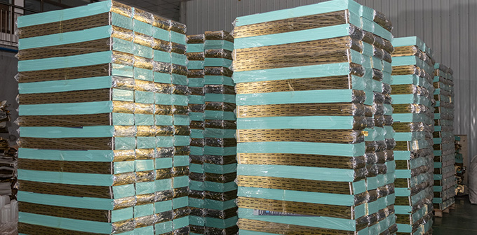 Fully automatic Z folding machine for laminated PS underlayment boards stacking and packaging