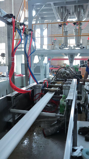 XPS ceiling decorative profile production line with vacuum calibration and stable CO2 foaming